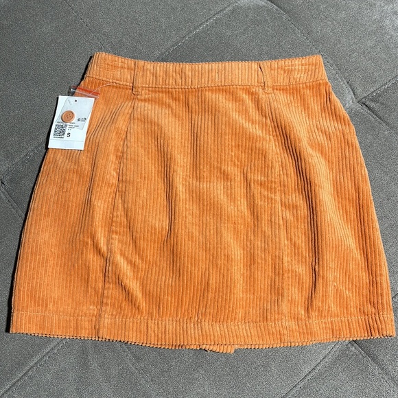 🥰🥰Forever 21 Front Buttons Corduroy Skirt🥰🥰 - Picture 3 of 6